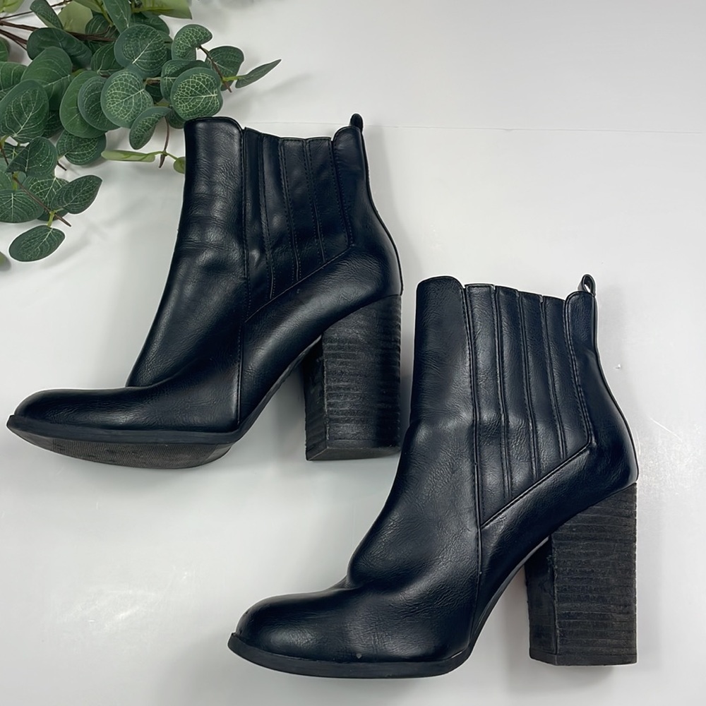 Call it Spring > Black Booties 9 - Picture 2 of 13